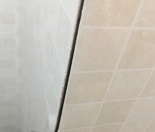 白碱滩瓷砖空鼓维修公司分享阳台瓷砖脱落的修复过程可以分为以下几个步骤